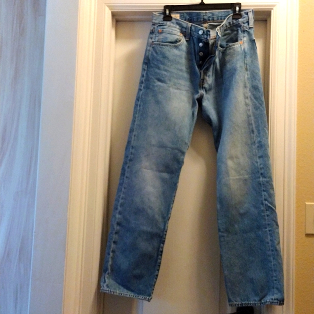 Women's Levi Jeans